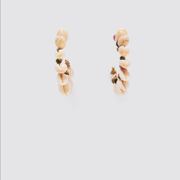 ✨SALE✨Zara shell hoop earrings ✨SALE✨ - Picture 2 of 7